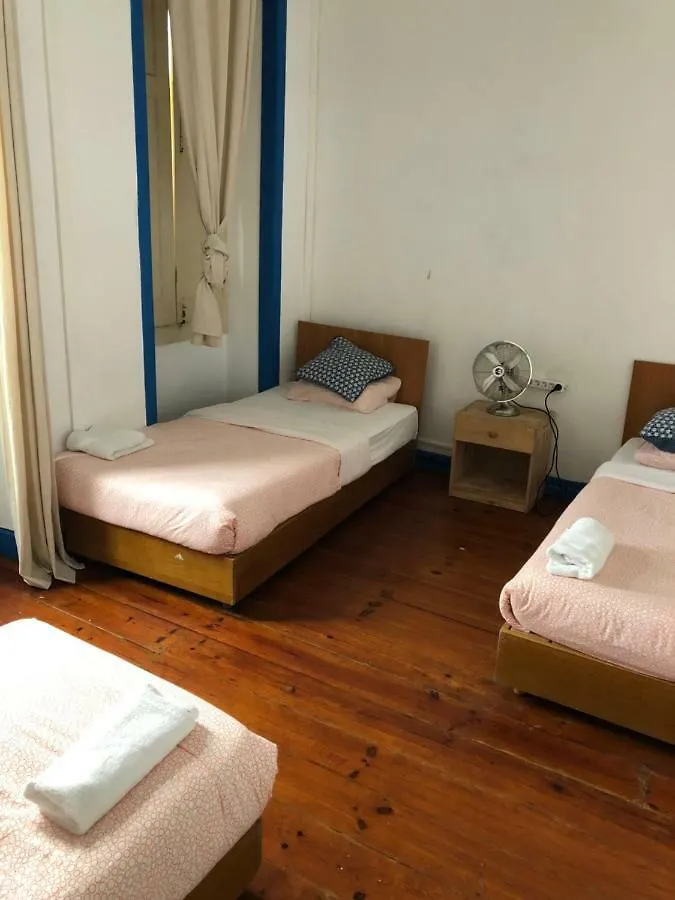 Lisbon Peace Hostel 0*,